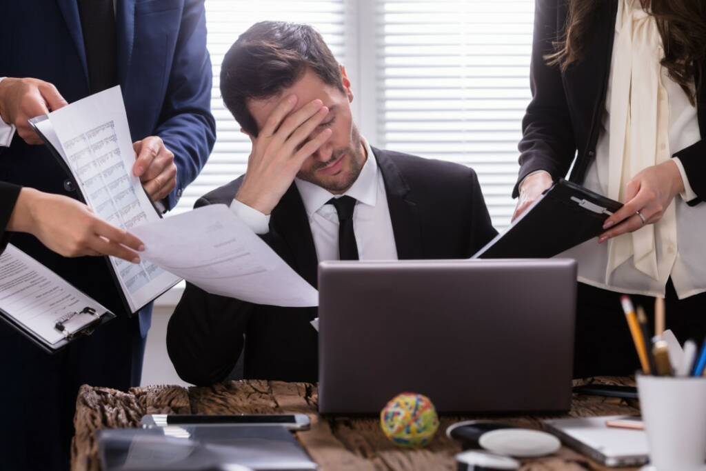 تصفية الشركات، إجراءات تصفية شركة، إغلاق الشركات في مصر، إعلان إفلاس شركة، قانون الإفلاس المصري، التصفية الاختيارية، التصفية القضائية، حل الشركة، إنهاء نشاط شركة، شطب السجل التجاري، إلغاء البطاقة الضريبية، الإفلاس التجاري، الحماية من الإفلاس، تصفية الشركة ذات المسؤولية المحدودة، توزيع أصول الشركة، ديون الشركات، مستحقات الموظفين عند التصفية، إفلاس الشركات الصغيرة، تصفية شركة مساهمة، تصفية الشركاء، المحكمة الاقتصادية والإفلاس، الجدولة المالية، تصفية النشاط التجاري، إفلاس التاجر، إعادة هيكلة الشركات، إعلان التوقف عن النشاط، رسوم التصفية، المستندات المطلوبة للتصفية، تسوية الديون، الحجز على أصول الشركة